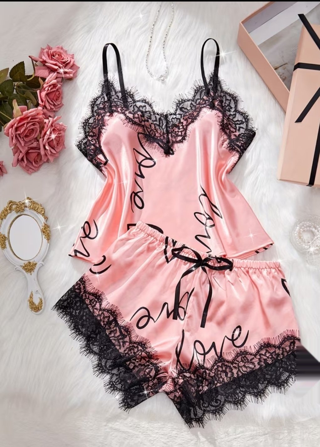 Ensemble pyjama en satin et dentelle pour femme