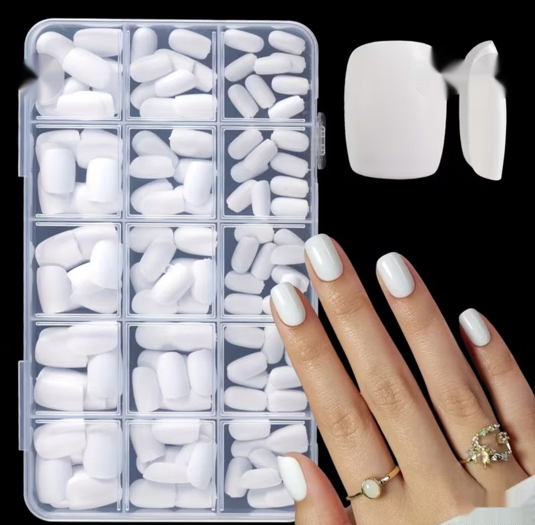 Boîte de 150 faux ongles blancs — carrés courts