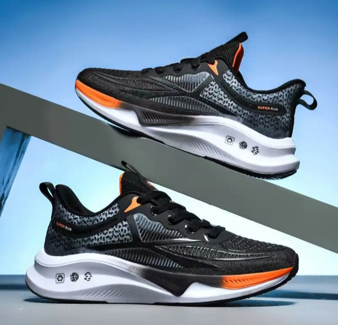 Chaussures de sport décontractée pour hommes, style course et marche avec doublure maille.