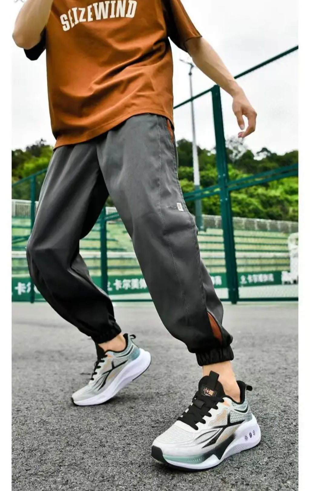 Chaussures de sport décontractée pour hommes, style course et marche avec doublure maille.