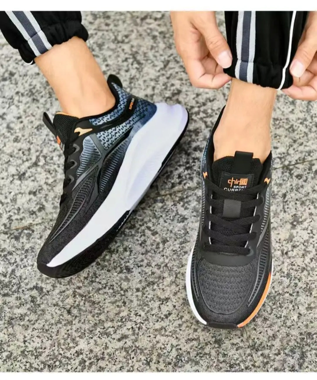 Chaussures de sport décontractée pour hommes, style course et marche avec doublure maille.